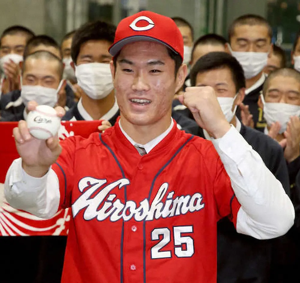 【画像・写真】広島新人の斉藤、内田ら8選手がベンチ入り　試合前には恒例の新人紹介