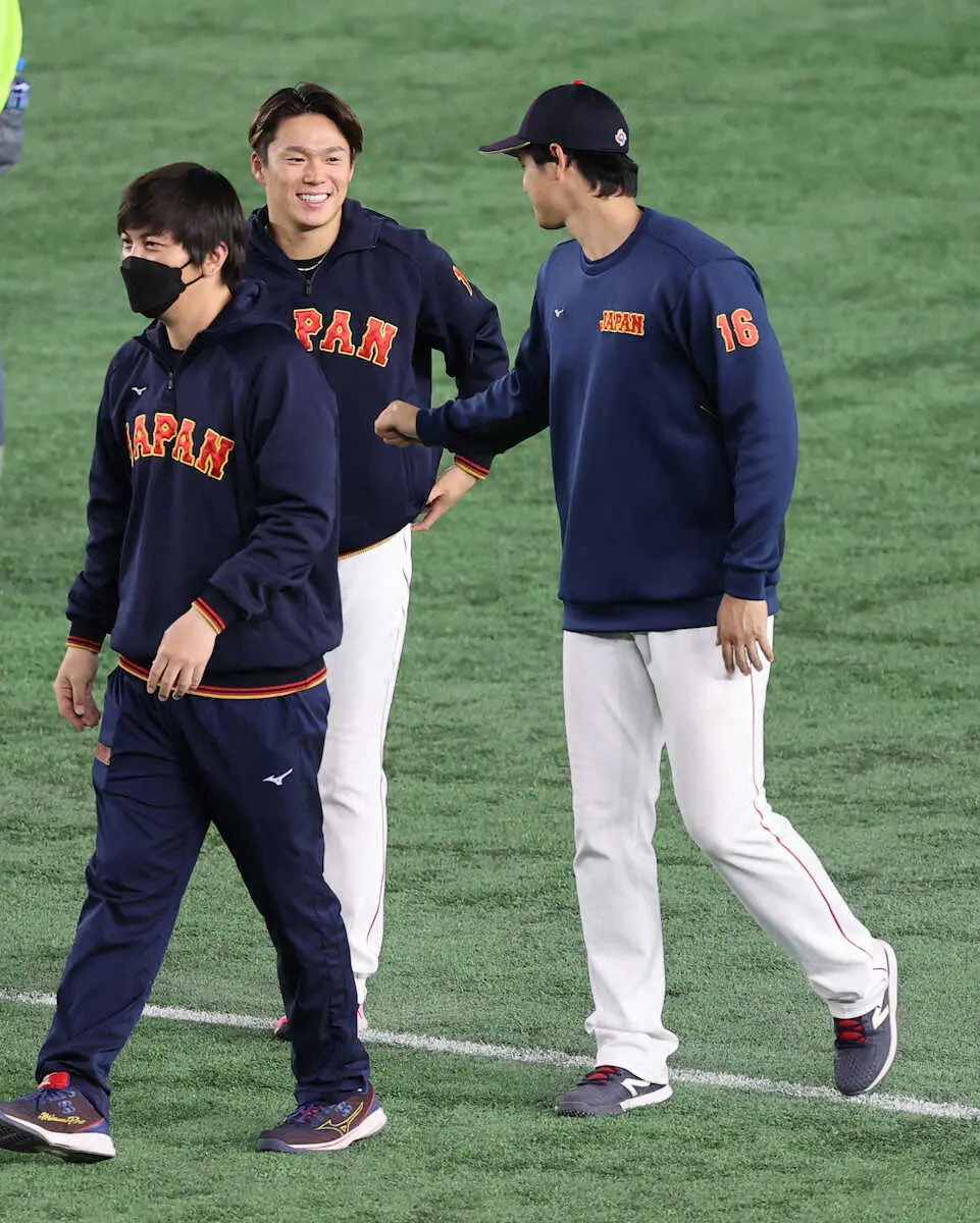 【画像・写真】侍・大谷　由伸＆ヌートバーの3ショットで応援に感謝「準々決勝も頑張りましょう」