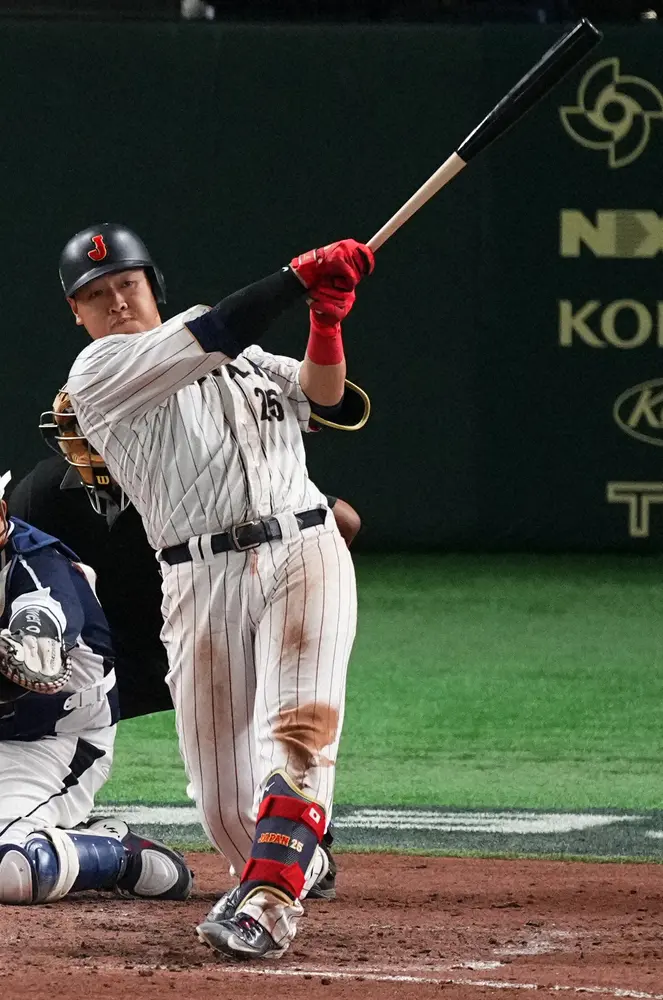 【画像・写真】侍・岡本和　サインミス?先頭で四球出塁も痛恨の盗塁失敗…栗山監督は驚きの表情