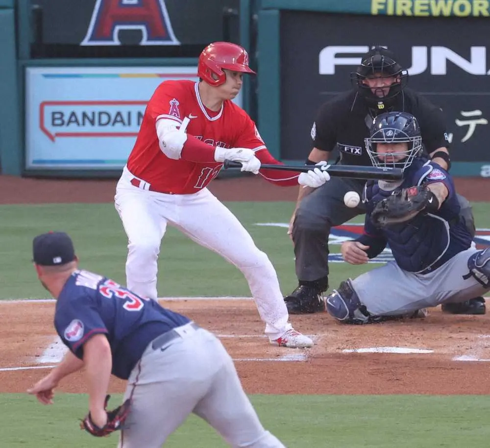 【画像・写真】大谷翔平　場内騒然！シフトの裏かき、快足飛ばしてセーフティーバント成功！　一挙4得点につなげる