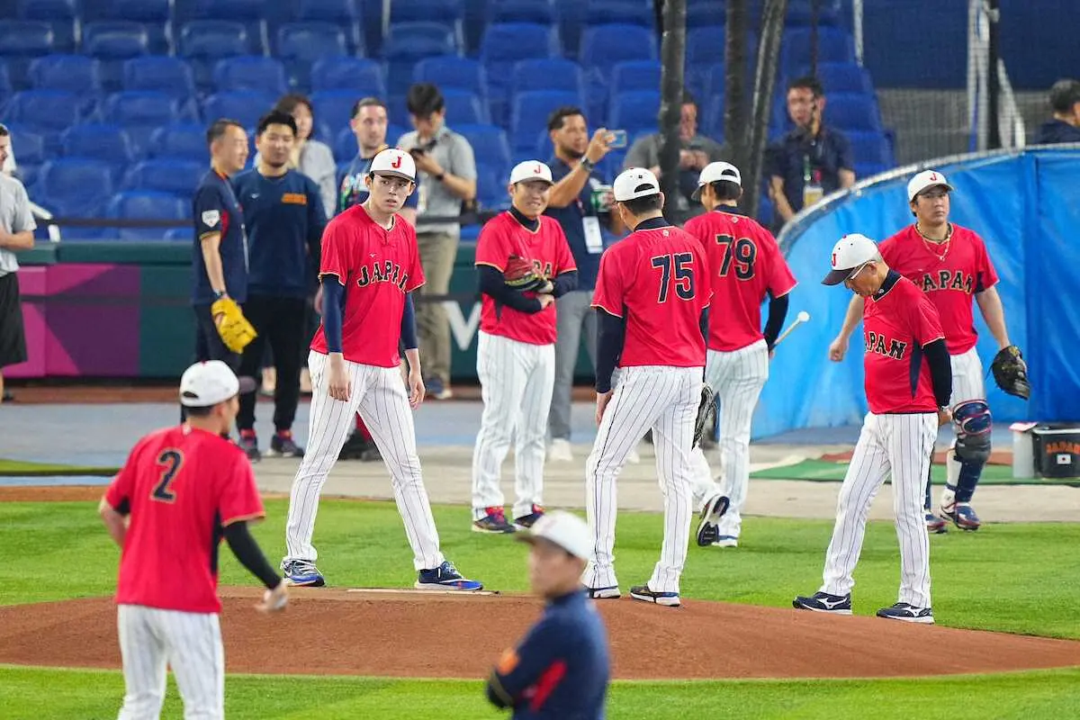 【画像・写真】侍・佐々木朗&山本　メキシコ戦へ2日連続でブルペン投球　マウンドの形状や硬さなども確認