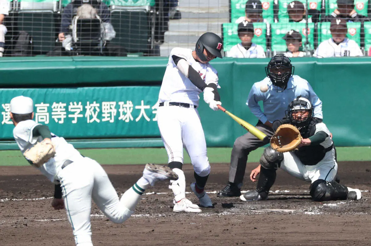【画像・写真】【センバツ】ボンズで加点！今大会注目の長距離砲、広陵・真鍋が5回に適時打