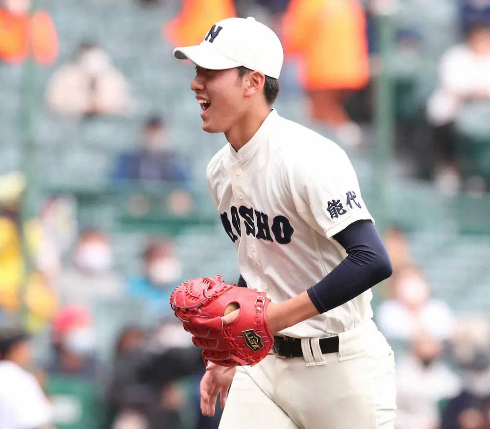 【画像・写真】センバツで異例の光景　侍ジャパン・吉田の同点3ランに甲子園も沸く　スマホで確認した観客が歓喜