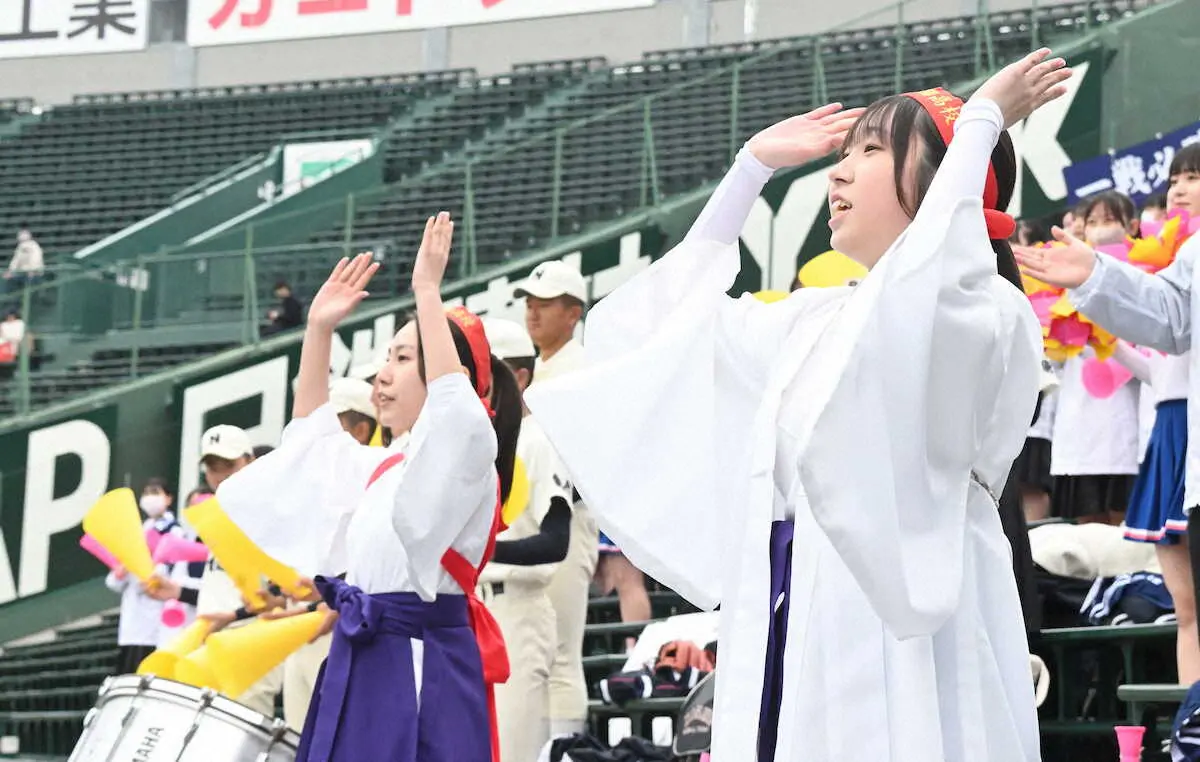【画像・写真】能代松陽応援部の半田呼夢部長　巫女とチアの「二刀流」エール「甲子園で応援できることがうれしい」