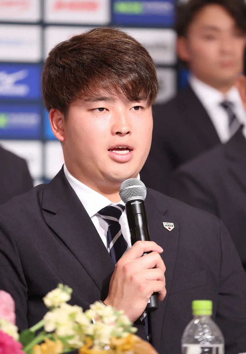 【画像・写真】侍・村上　「3年後は全試合4番を打てるように頑張りたい」　凱旋で誓いの言葉