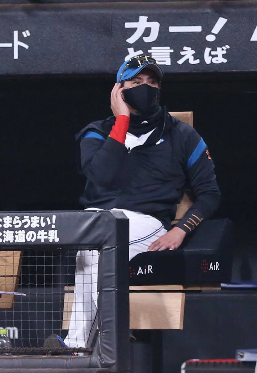 【画像・写真】新庄監督から笑顔が消えた…日本ハムが新天地の開幕戦黒星スタート