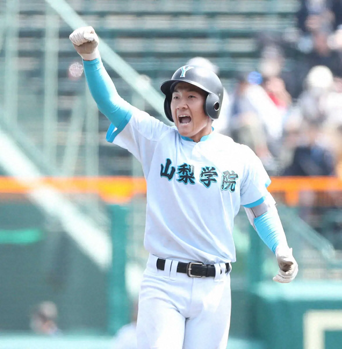 【画像・写真】【センバツ】県勢の悲願！山梨学院が春夏通じて初の決勝進出　9回に打者一巡の猛攻で決めた