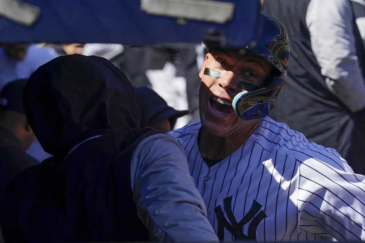 【画像・写真】MLBの今季1号はヤンキースのジャッジ　最初の打席でジャイアンツのウェブから中越えに一発
