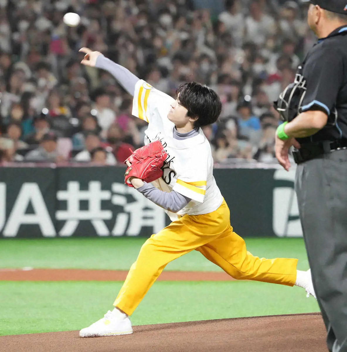 【画像・写真】なにわ男子　西畑が始球式で見事なノーバウンドのストライク投球！大西、道枝も登場