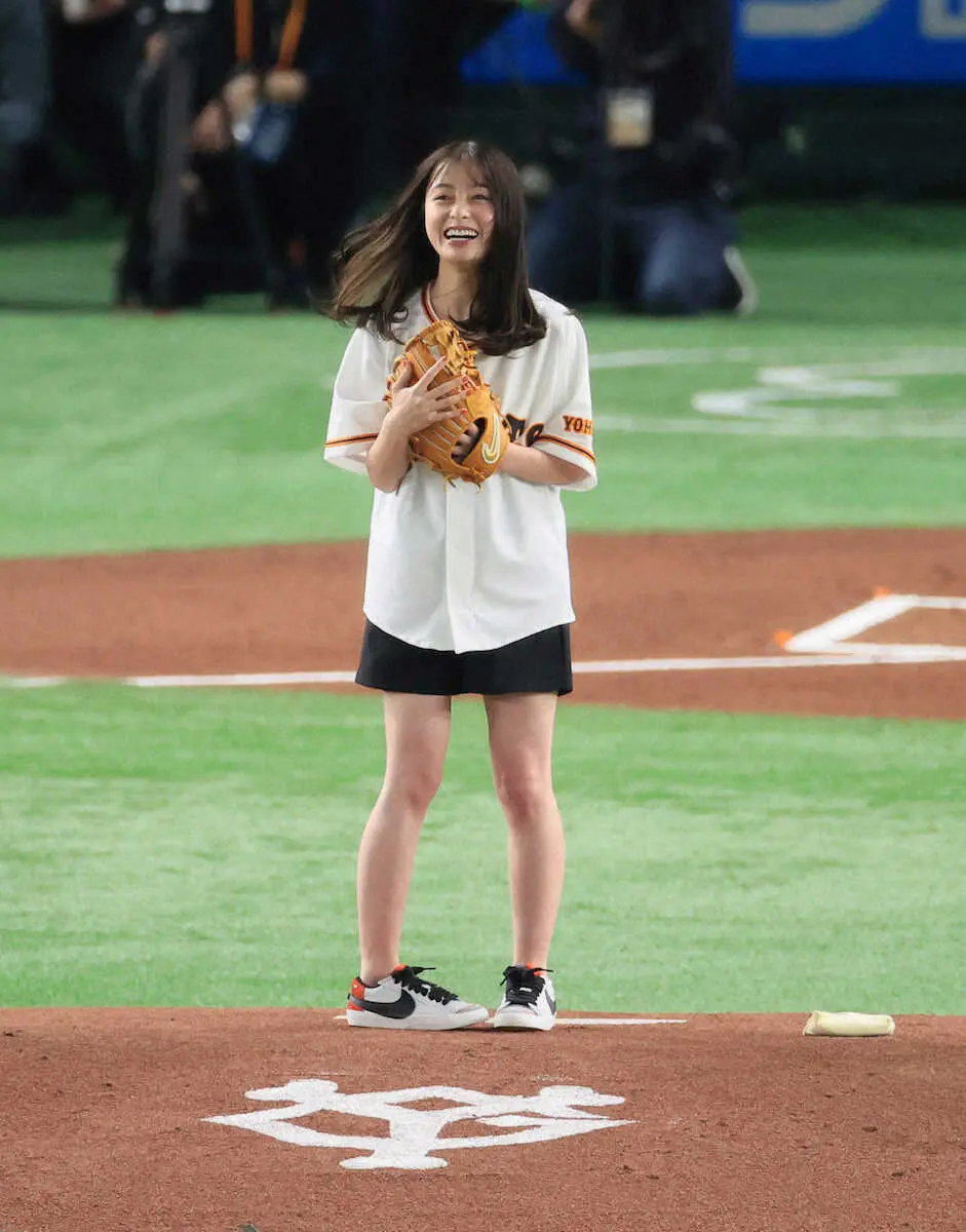 【画像・写真】橋本環奈「100点」巨人開幕戦始球式ついに実現!コロナ禍見送り20年の“リベンジ”「面白いヤジが…」