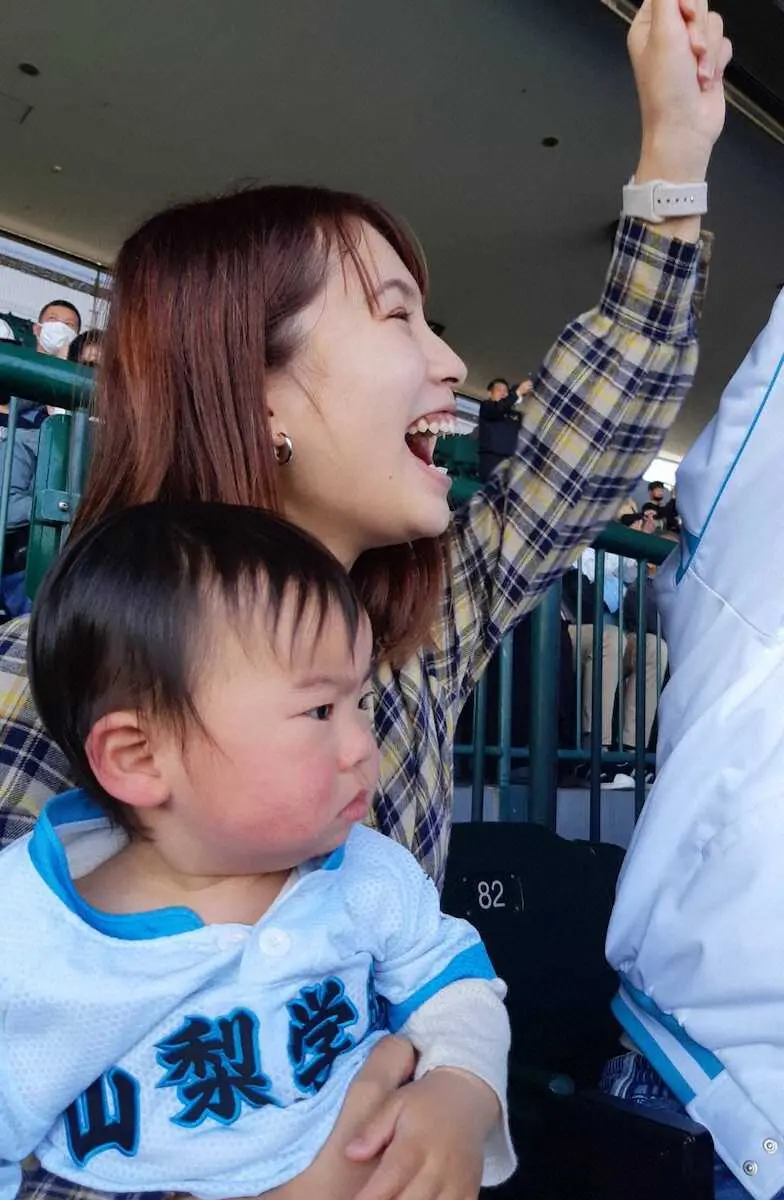 【画像・写真】山梨学院・吉田洸二監督の長女・真由さん　夏の終わり、半日だけの父へ「また頑張ろうね」