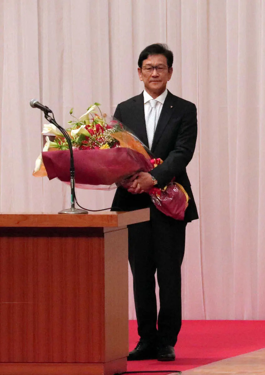 【画像・写真】栗山監督　特任教授務める北海学園大の入学式にサプライズ登場