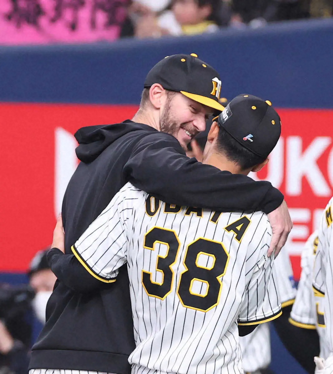 【画像・写真】阪神・小幡の“爆肩”が生んだ超絶中継プレー　ワンバウンド＆三塁側に“それた”のも計算のうち