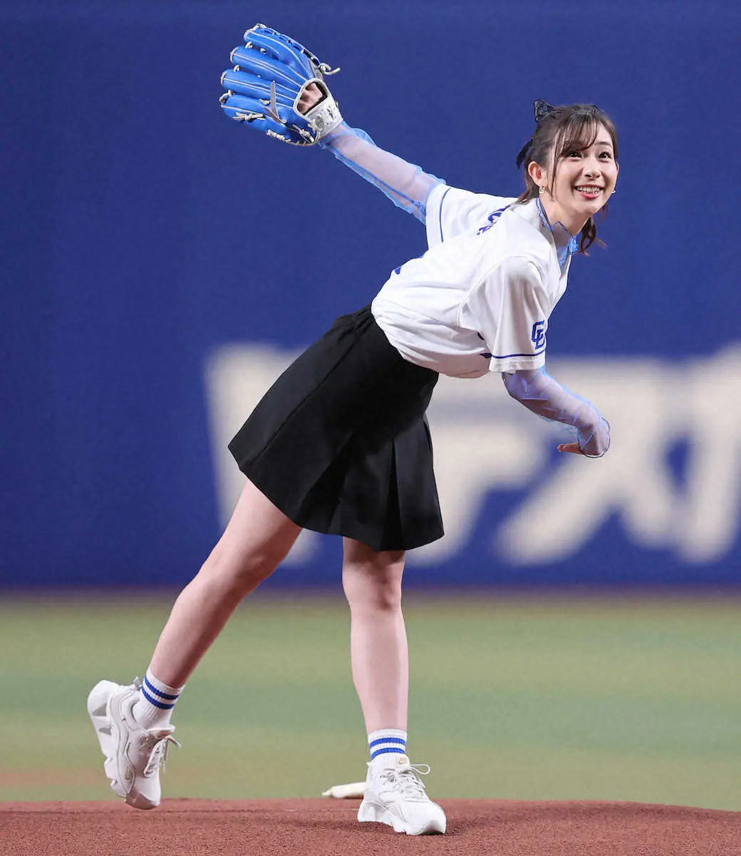 【画像・写真】足立梨花が始球式　中日―ヤクルト戦　「ノーバンが目標でしたが、あとちょっとだったんですが」
