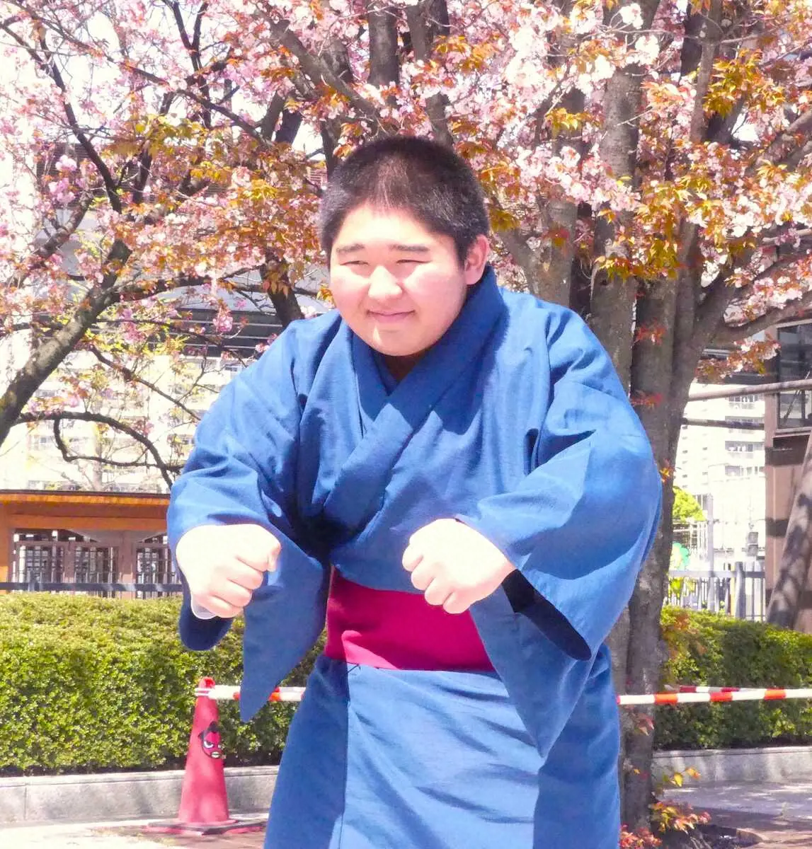 【画像・写真】新弟子検査を終え、乗馬のポーズを取る追手風部屋の森島優（撮影・前川　晋作）
