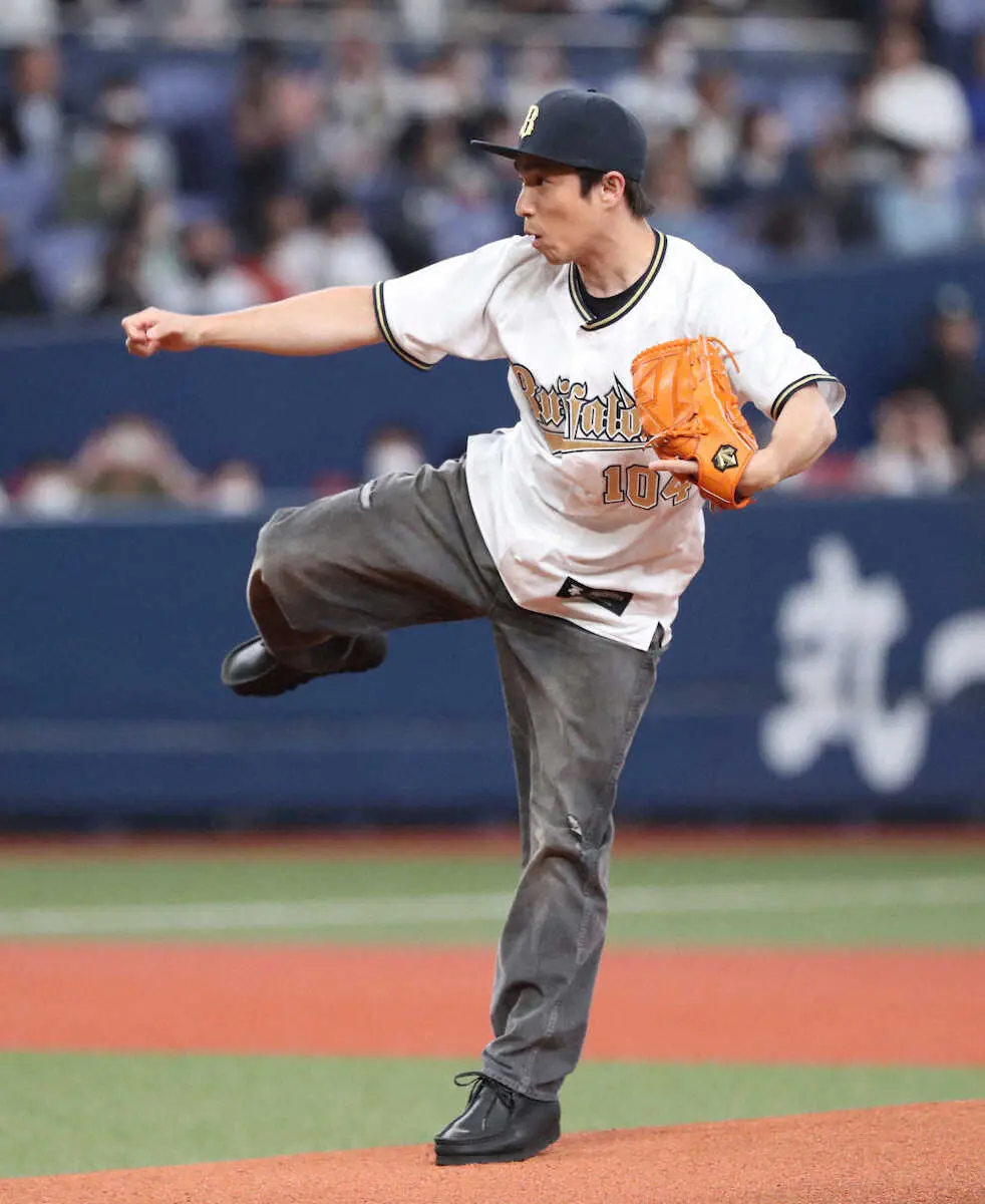 【画像・写真】俳優の中尾明慶がオリックス―ソフトバンク戦で始球式　芸能界きってのイチローファン