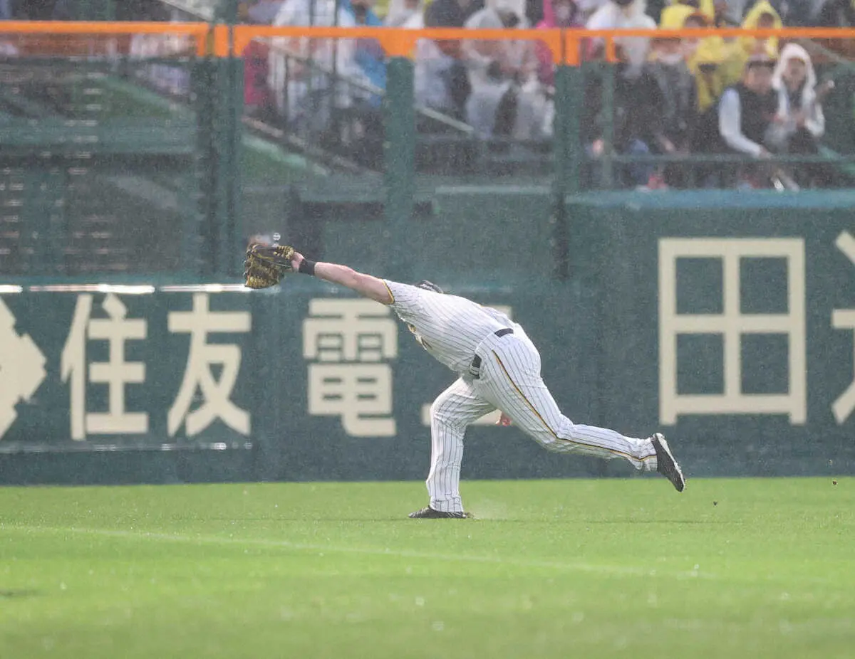 【画像・写真】阪神・ノイジー　外野フライ「見えない」ジェスチャーからの“神キャッチ”で先制点防いだ