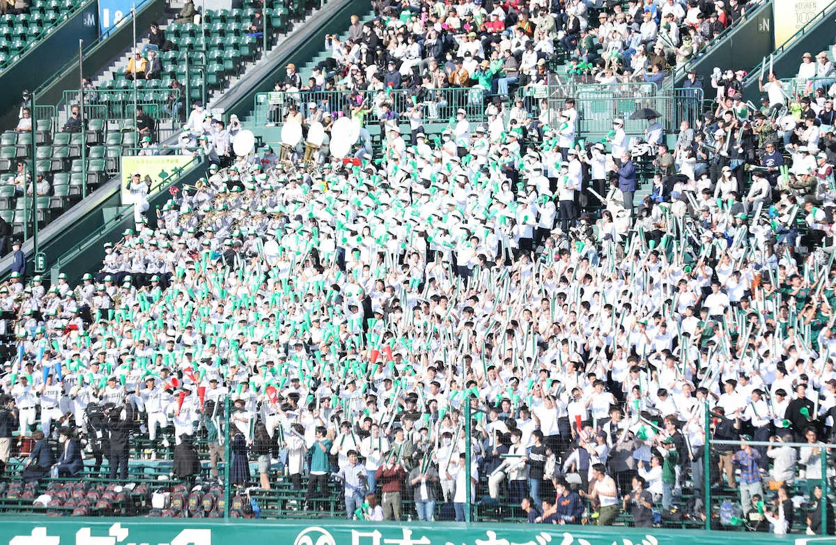 【画像・写真】「辛いときはスタンドを見てくれ」　報徳学園の応援団長は、陽気さで名物「アゲホイ」を魔曲に変えた