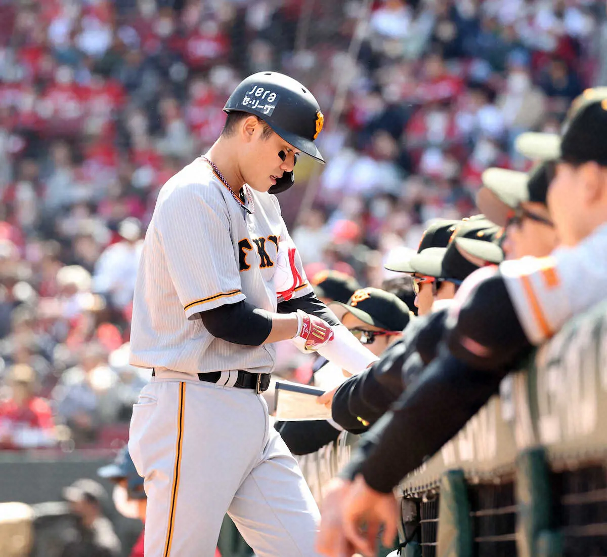 【画像・写真】巨人・坂本勇人が今季初失策で失点に絡む　打席では4回まで快音聞かれず開幕22打席ノーヒット