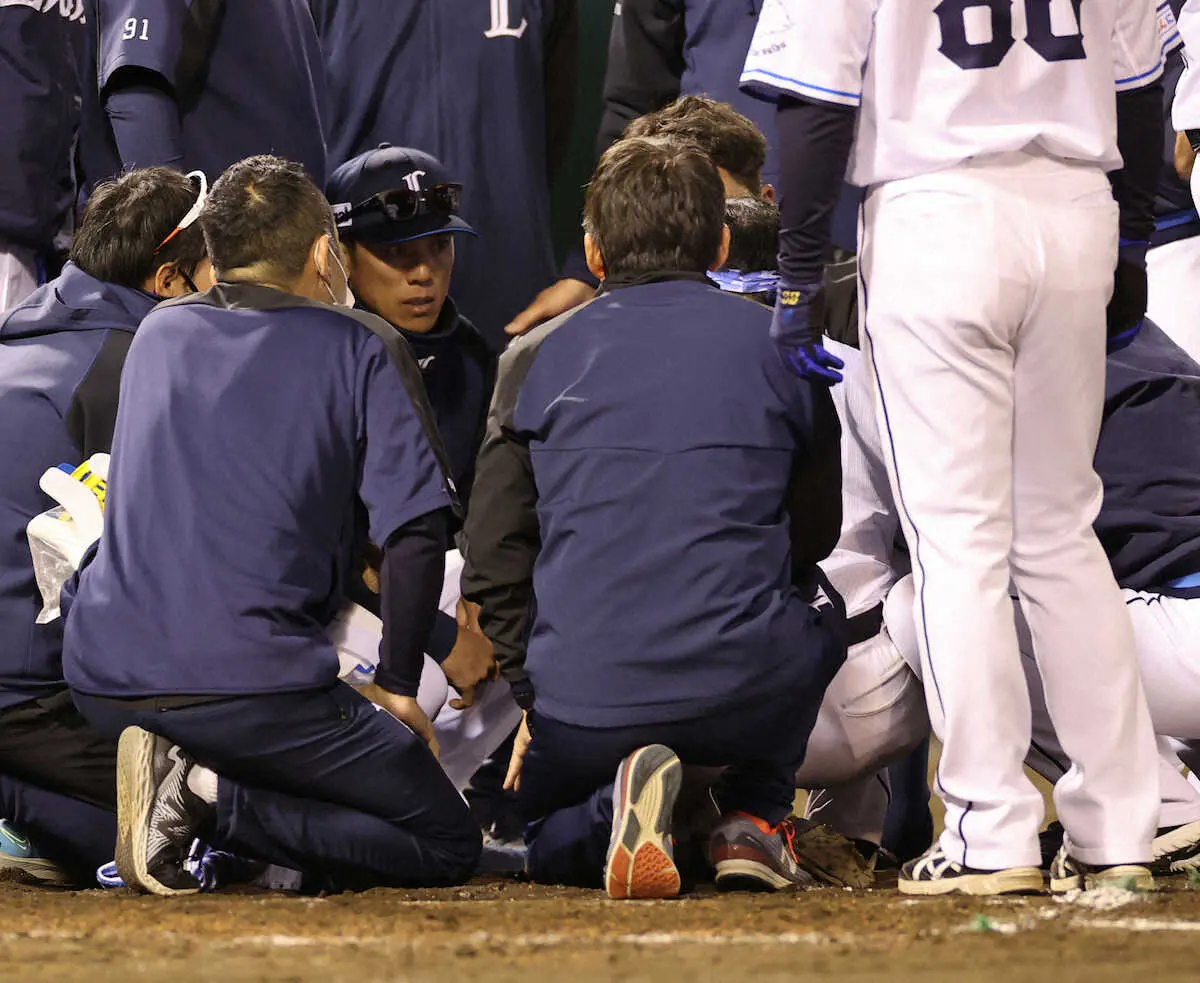 【画像・写真】ロッテ・西村が頭部死球で1球退場　昨年のソフトバンク笠谷以来11人目