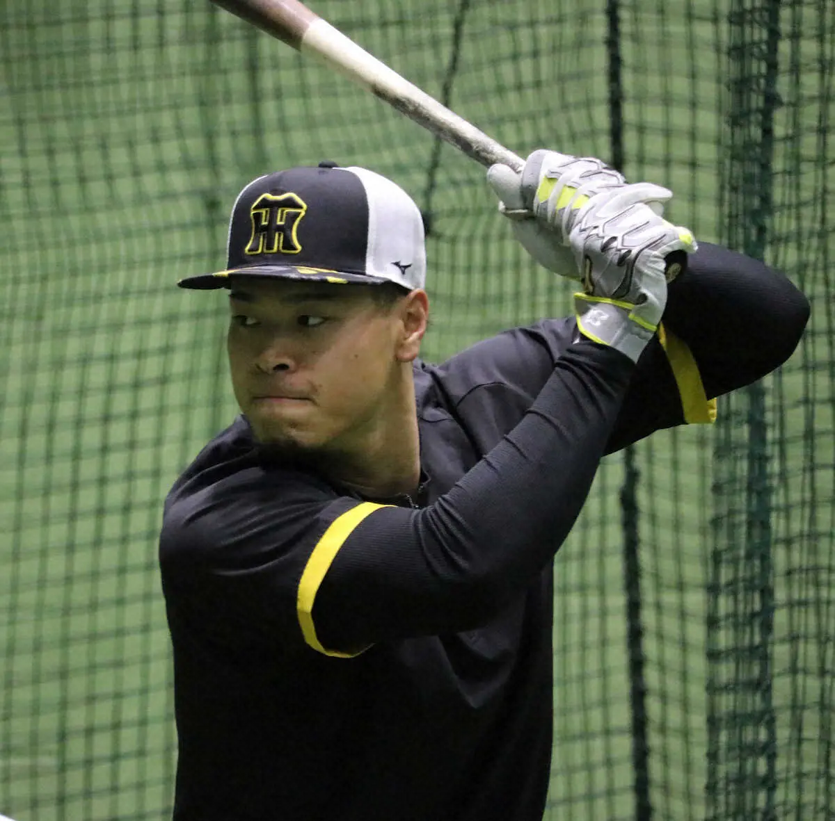 【画像・写真】阪神・佐藤輝　不振脱出へ手応え「あります。大丈夫です」　室内練習場で決意の打ち込み