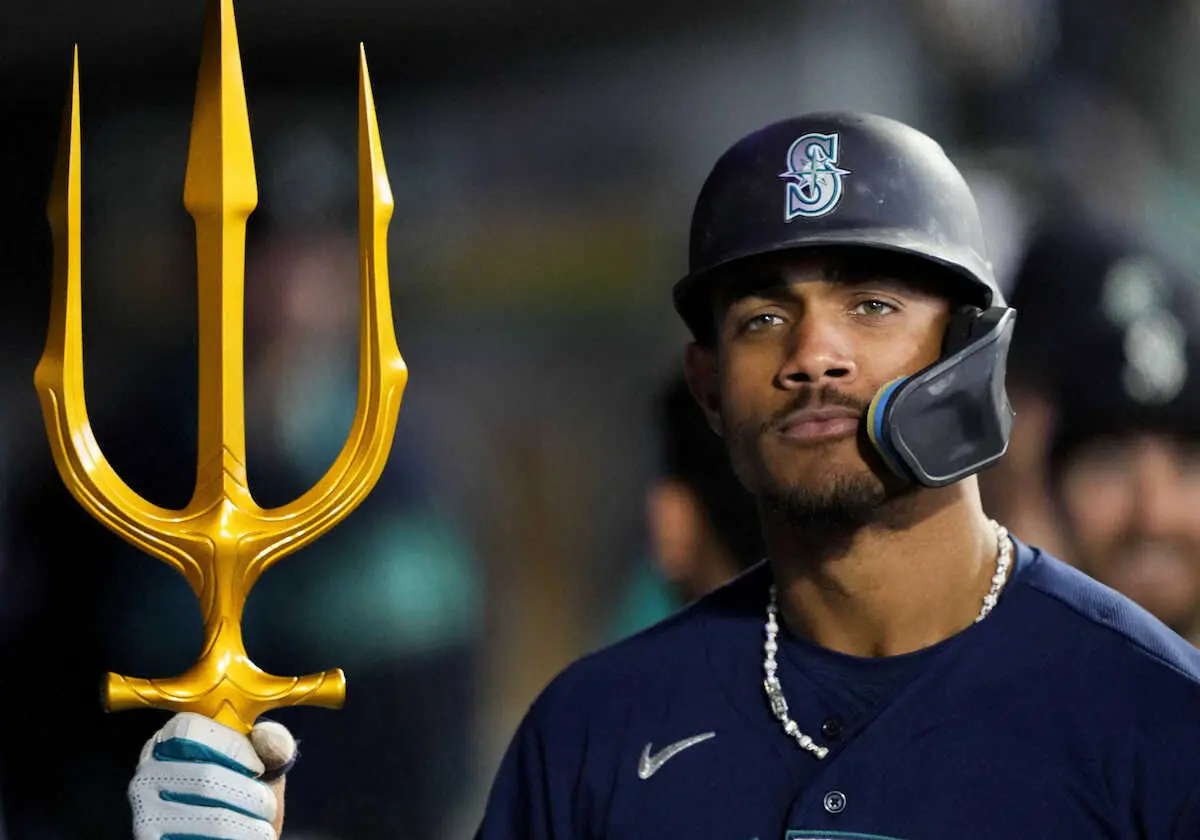 【画像・写真】MLBは“戦国時代”に突入！？エ軍の兜に続きマリナーズの“本塁打パフォ”に採用された小道具は…