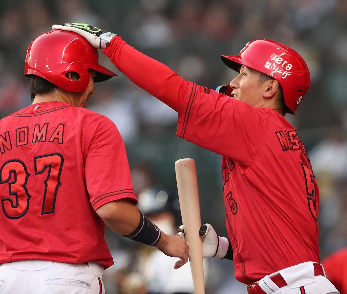 【画像・写真】岡田VS新井、初回からつばぜり合い！広島エンドラン→阪神エンドラン返し　ネット「岡田監督やるな～」