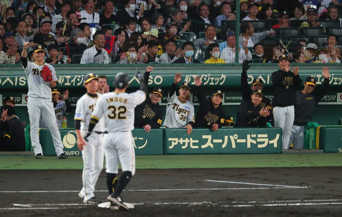 【画像・写真】浜風が虎の味方に！ノイジーの打球が戻されて右前にポトリ　岡田監督“ラッキーや”の笑顔