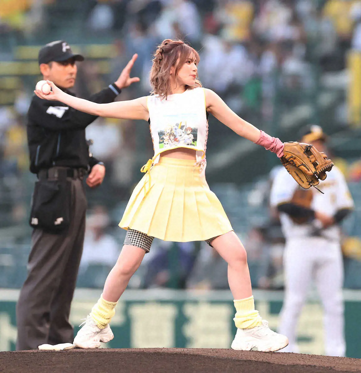 【画像・写真】アニソン歌手・Machicoノーバン始球式　阪神と「この素晴らしい世界に祝福を！」コラボ企画