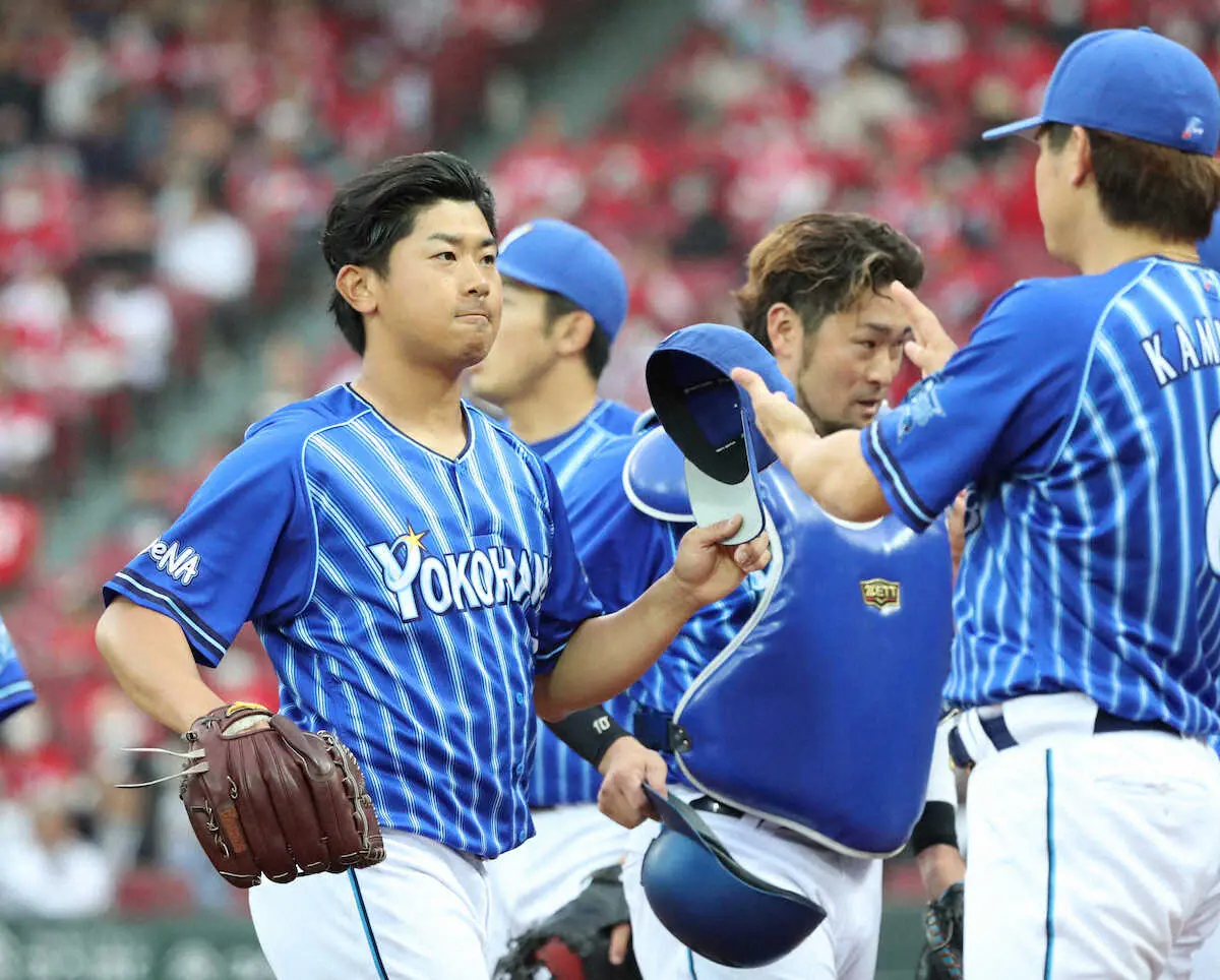 【画像・写真】DeNA・今永　広島・西川のバット拾った直後の“心遣い”がネットで話題「優しい」「笑ってしまった」