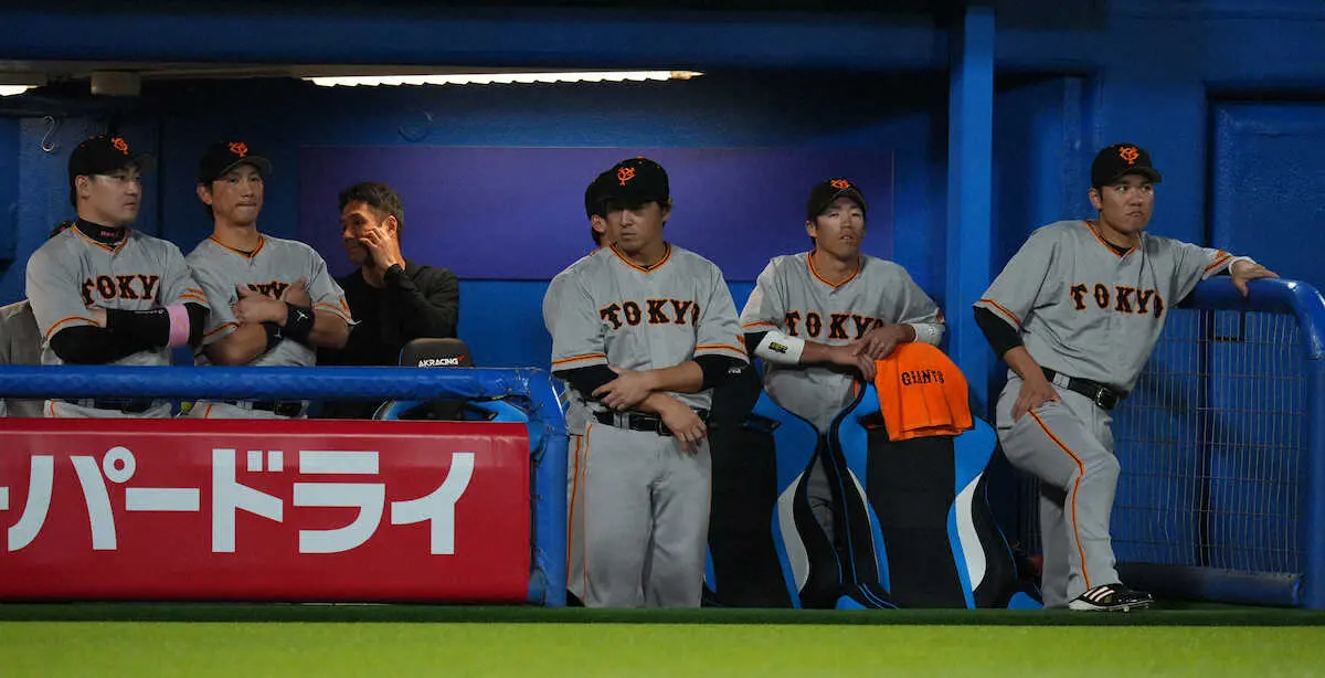 【画像・写真】巨人・丸が代打に登場も無念…かつての同僚・田口に併殺打　チーム5つ目の併殺打で零敗