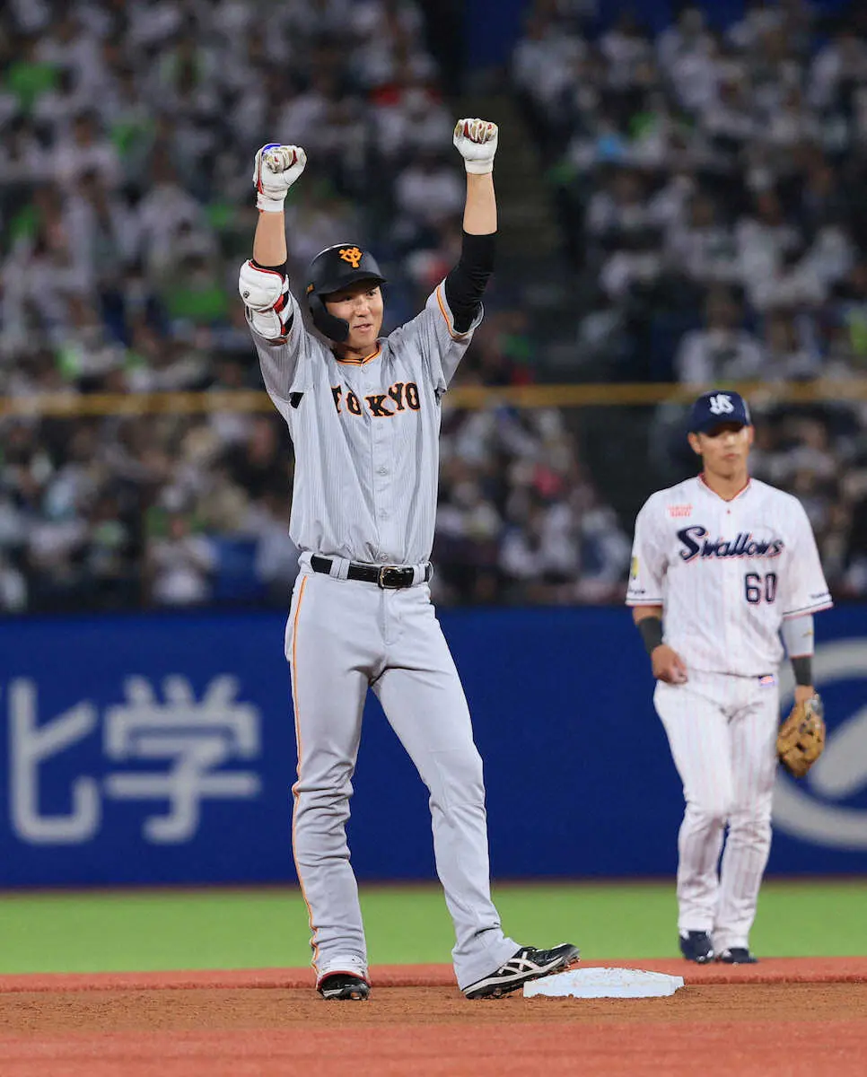 【画像・写真】巨人・秋広　プロ初スタメンで初安打初打点　「凄くうれしい」貴重な同点二塁打　身長2メートル大砲候補