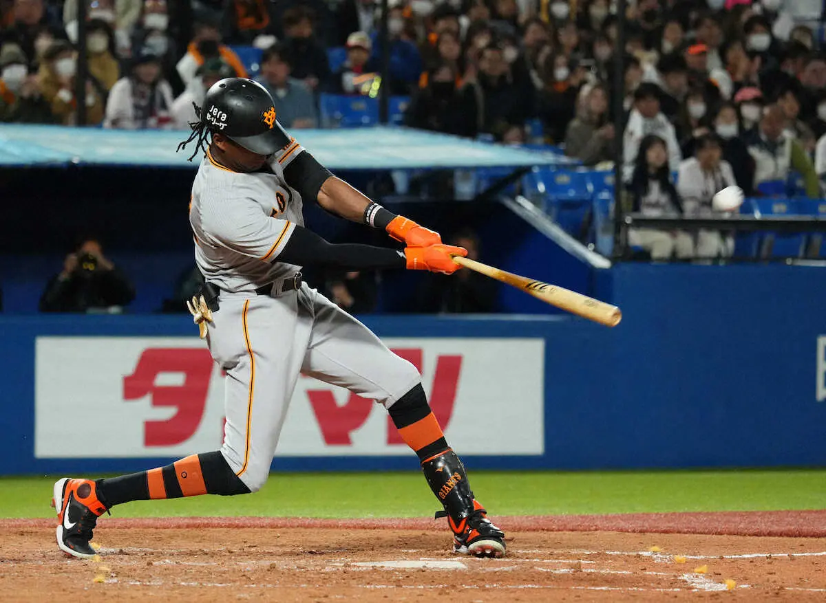 【画像・写真】巨人ブリンソンが大はしゃぎ　19日ぶり2号2ランでヤクルト突き放す　プロ初勝利へ横川援護