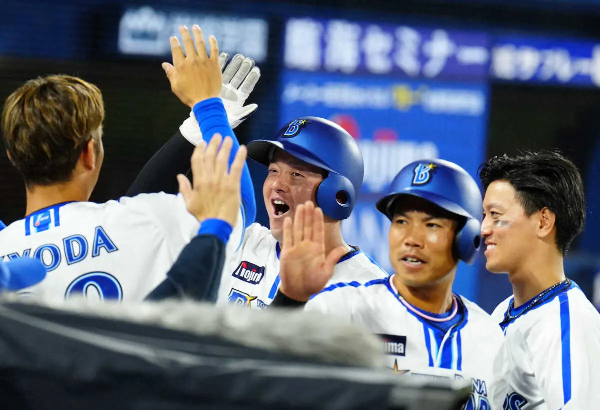 【画像・写真】DeNA・牧　追加点呼ぶ“珍打”にネット沸く「驚いてる顔かわいい」「ハマスタに愛され過ぎw」