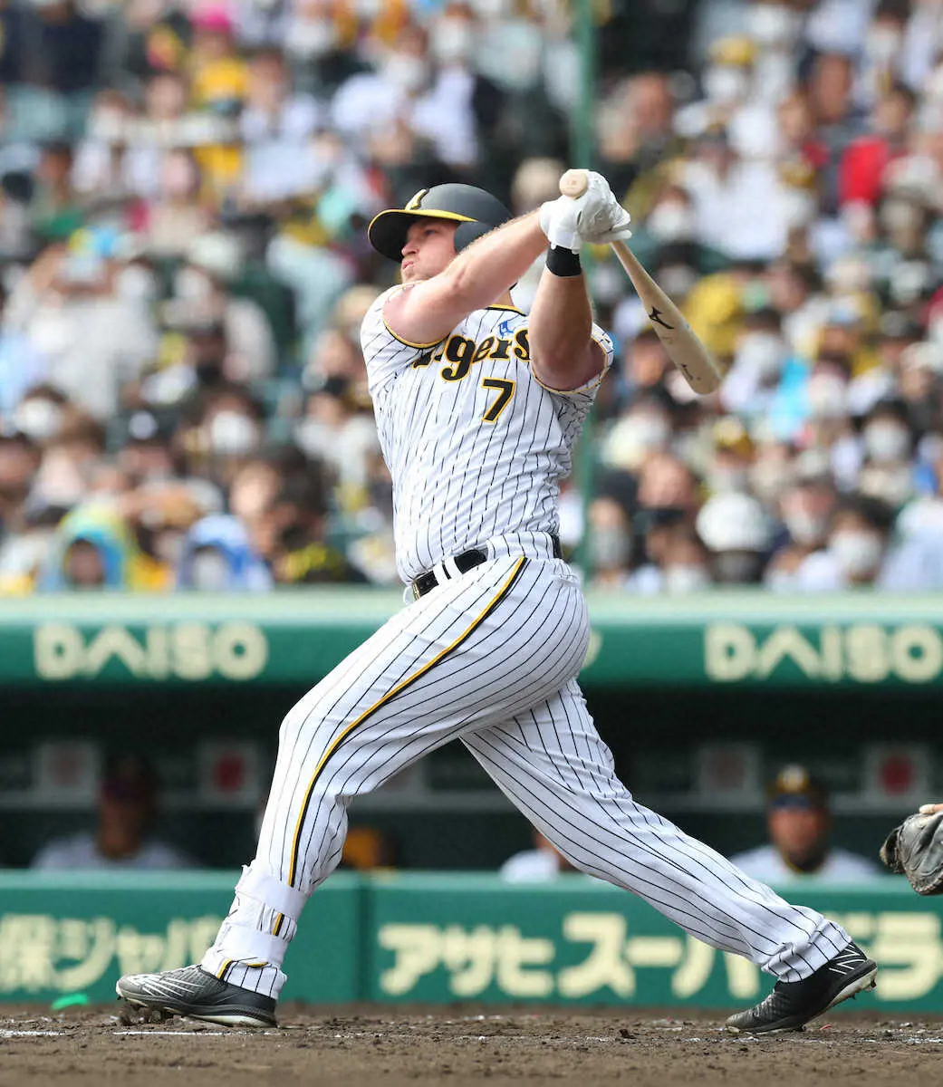 【画像・写真】阪神・岡田監督がノイジーを直接指導　前夜は「今やったら1番悪いかもわからん」と危ぐ