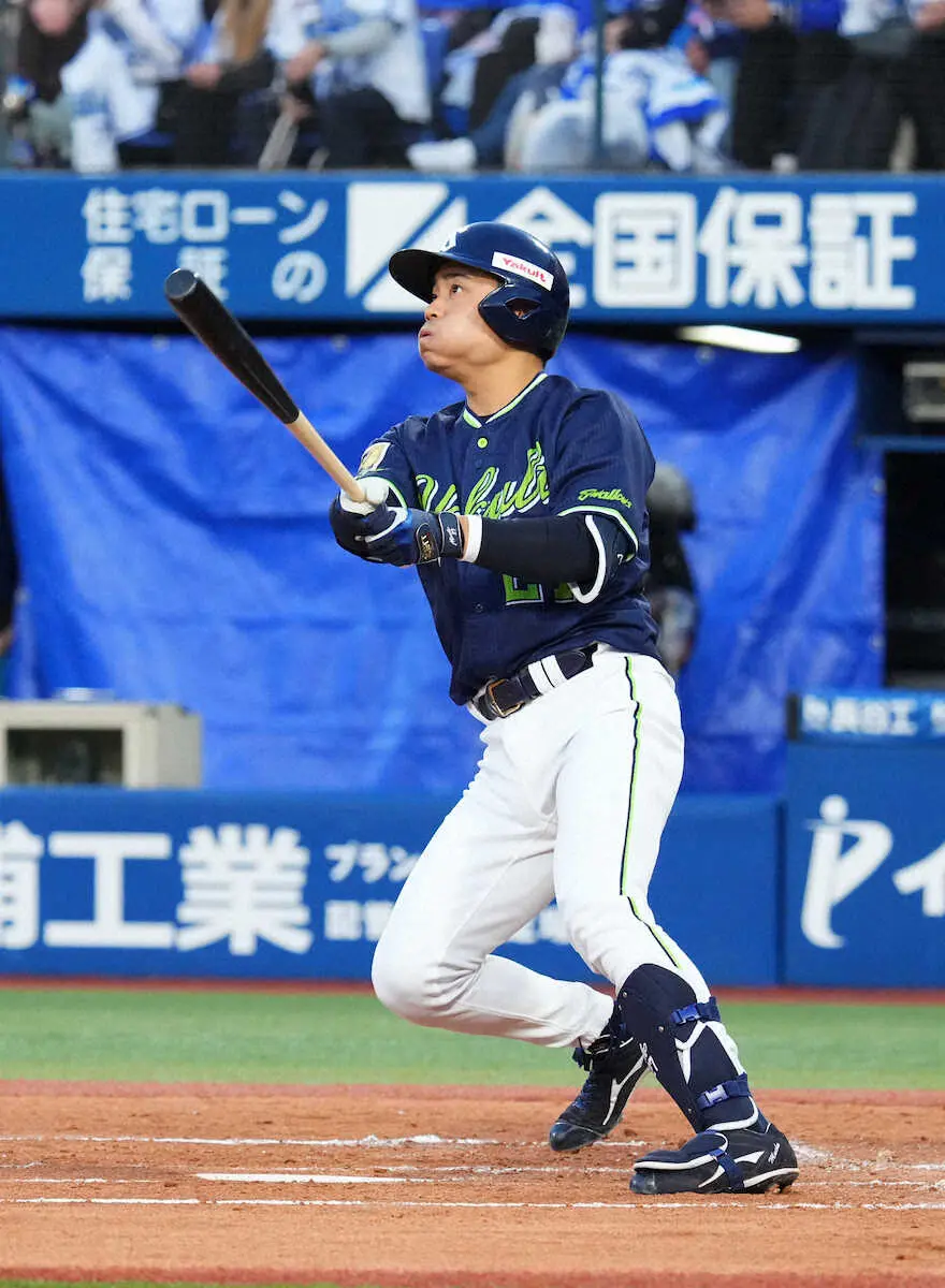【画像・写真】ヤクルト・中村　60打席目の今季1号　WBC“胴上げ捕手”が先制の一発