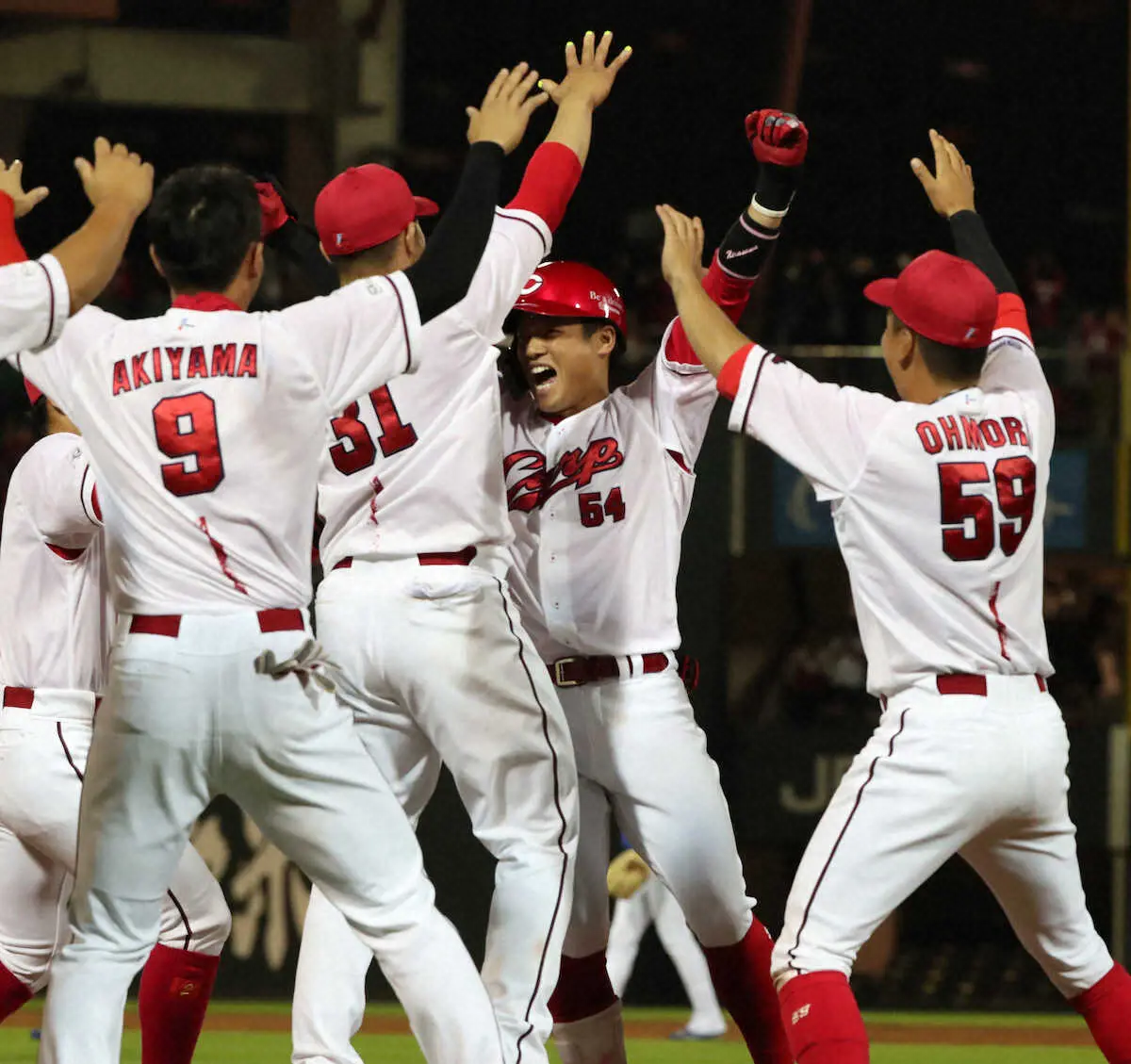 【画像・写真】広島　延長12回に劇的サヨナラ！4年目・韮沢が押し出し選び決着「最高で～す！」　借金生活免れた