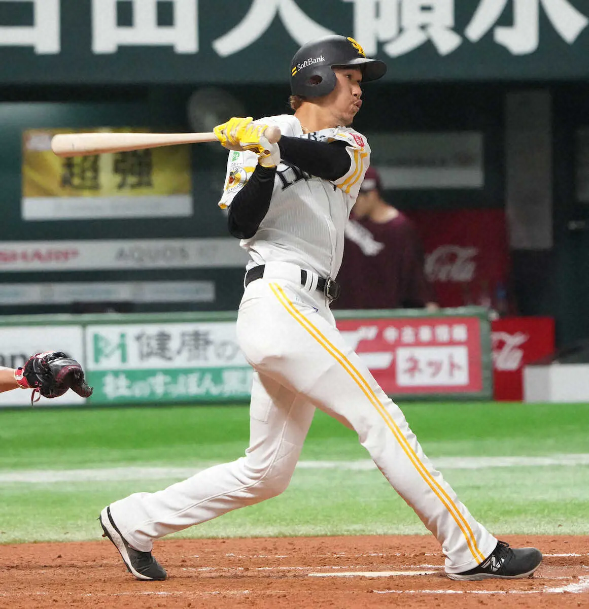 【画像・写真】7回、二塁打を放つ三森（撮影・岡田　丈靖）