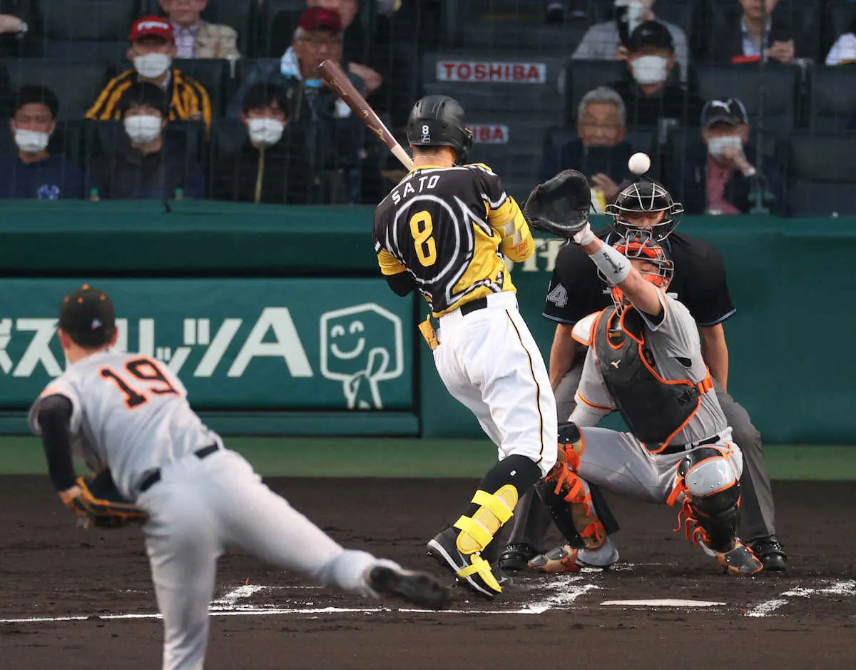 【画像・写真】【内田雅也の追球】緊張感と隠れた殊勲打　3―0となった3回裏、なお無死満塁で見せた佐藤輝明の打撃