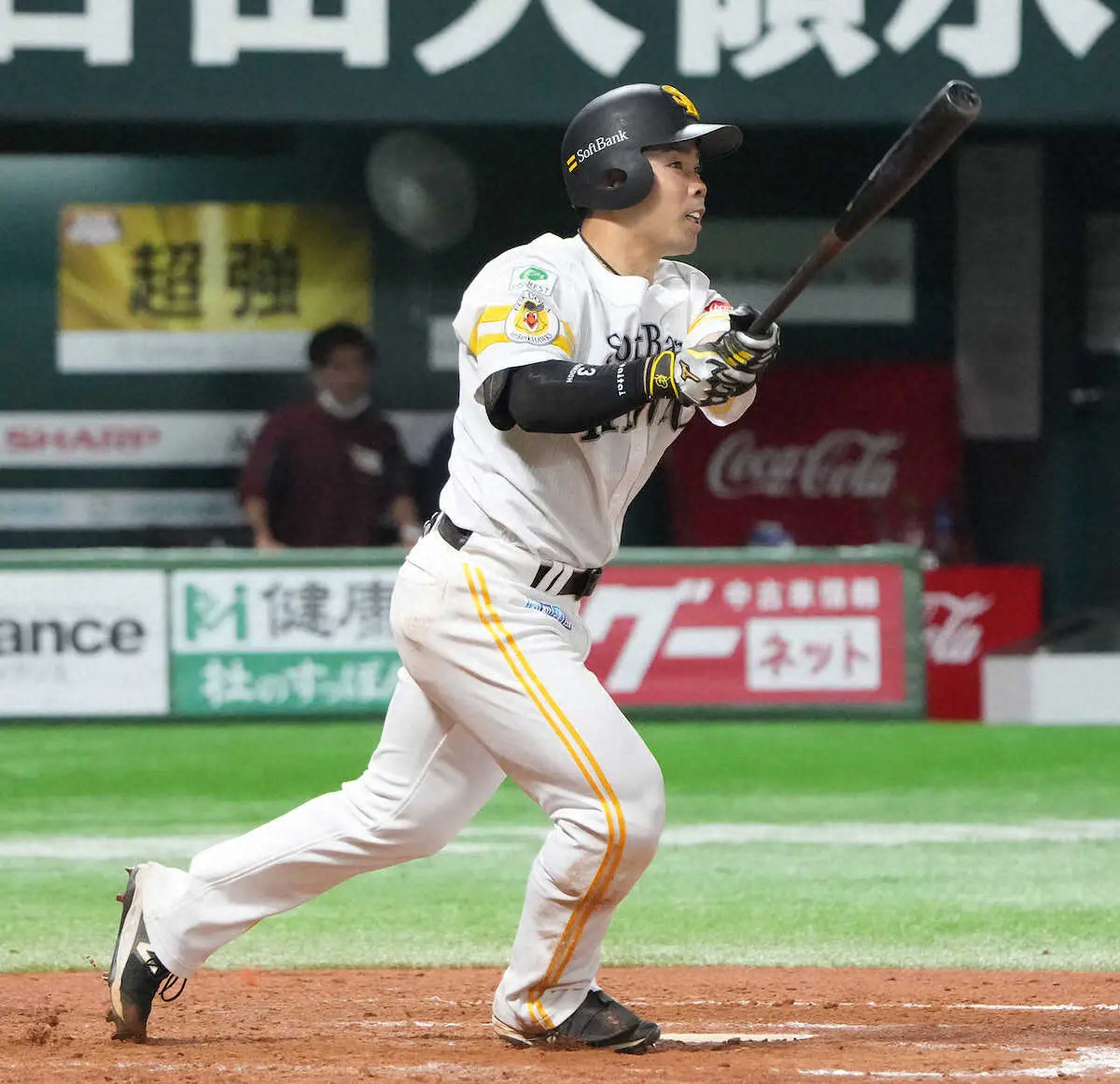【画像・写真】ソフトバンク近藤健介がエスコンFで先制二塁打　新球場はビジターとしてプレー