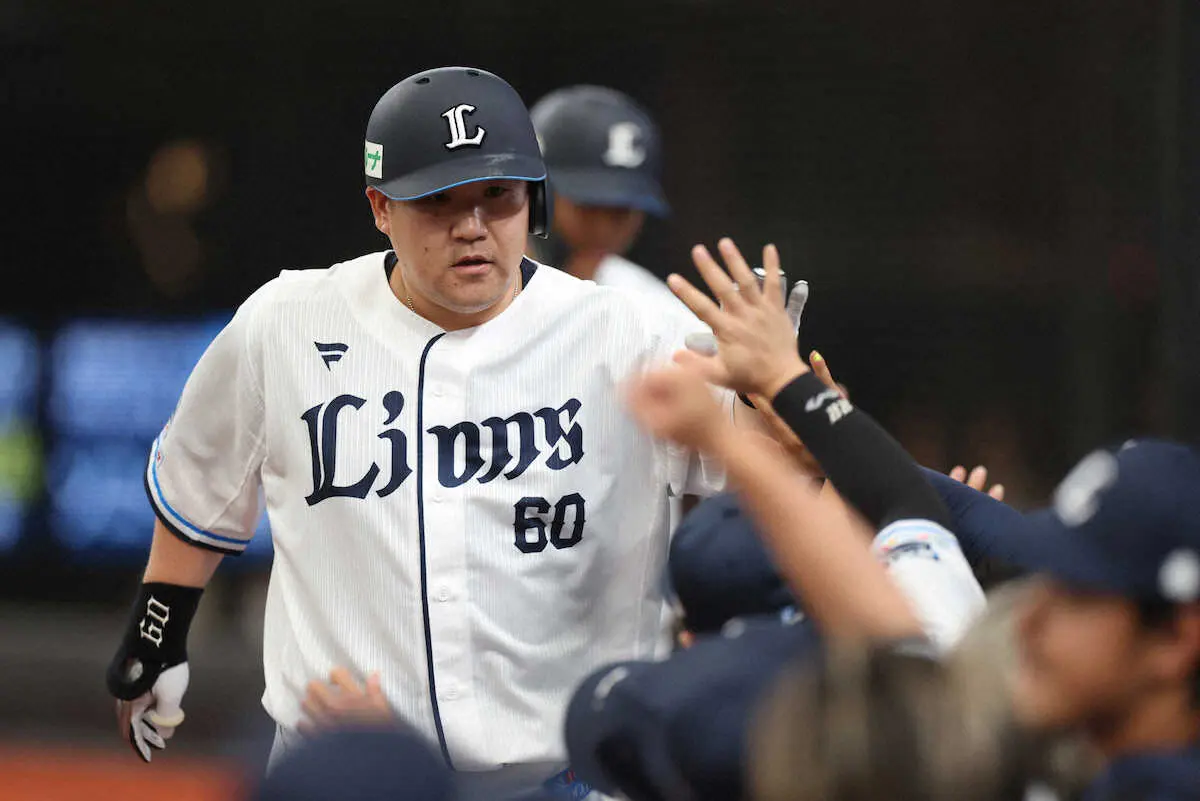 【画像・写真】西武・中村　史上初2000三振のち2戦連発6号2ラン！「打てて良かった」左翼ポール直撃の通算460号