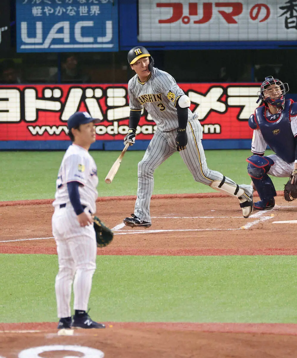 【画像・写真】阪神・大山が“数ミリ”に泣いて本塁打が単打に…岡田監督も身を乗り出して苦笑い