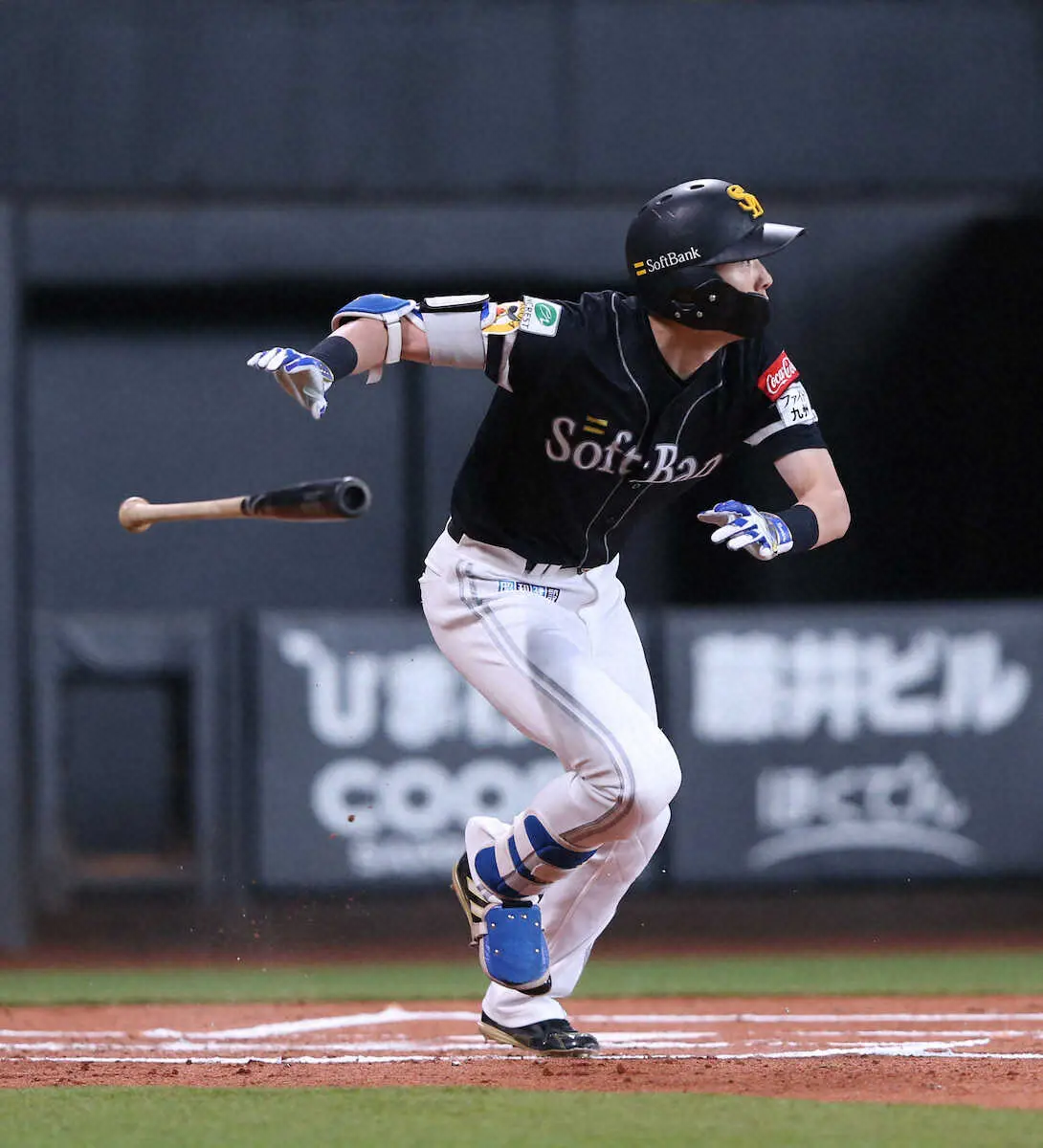 【画像・写真】また侍にアクシデント…ソフトバンク周東が途中交代　初回走塁で負傷か　ネット心配「大丈夫かな…」