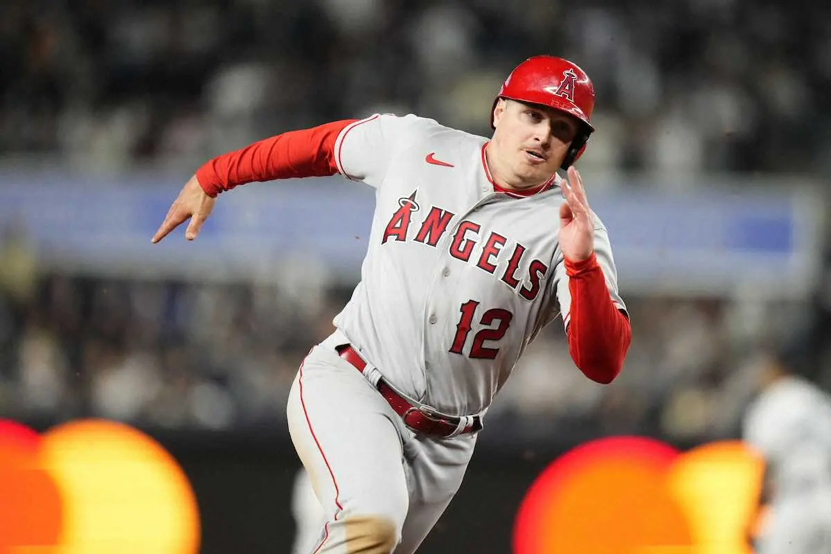 【画像・写真】大谷の“願掛け”バット使用、ウルシェラは2打数1安打　「Hit！！！ヒット！！！」の文字入り