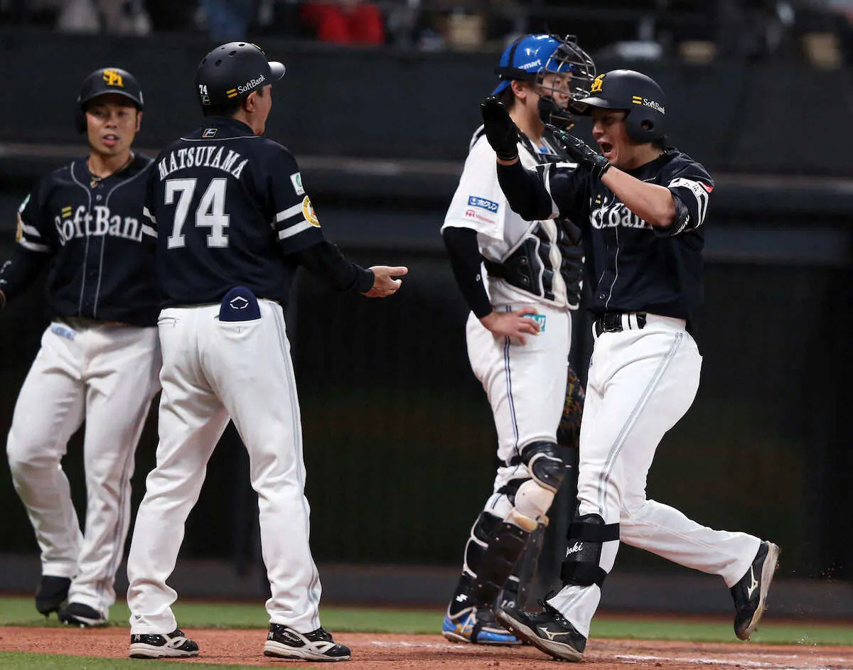 【画像・写真】ソフトバンク・佐藤直今季１号!!連勝ストップも“負傷周東代役”キラリ　リラックス心がけて結果残した