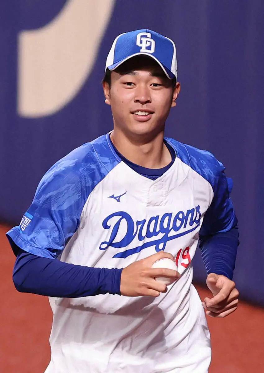 【画像・写真】「見てもらえますか」中日・高橋宏が先輩投手に“投球総点検”直訴　打席には小笠原、撮影は涌井