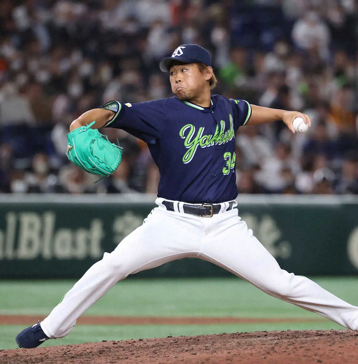 【画像・写真】巨人・岡本和真　かつての同僚左腕・田口と名勝負　2球で追い込まれながら12球粘って四球選ぶ