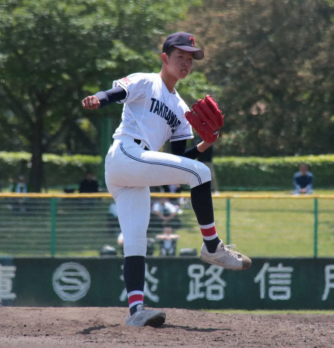 【画像・写真】滝川二　プロ注目149キロ右腕・坂井が県大会初登板で2回1失点「投げたくてウズウズ」4強進出に貢献