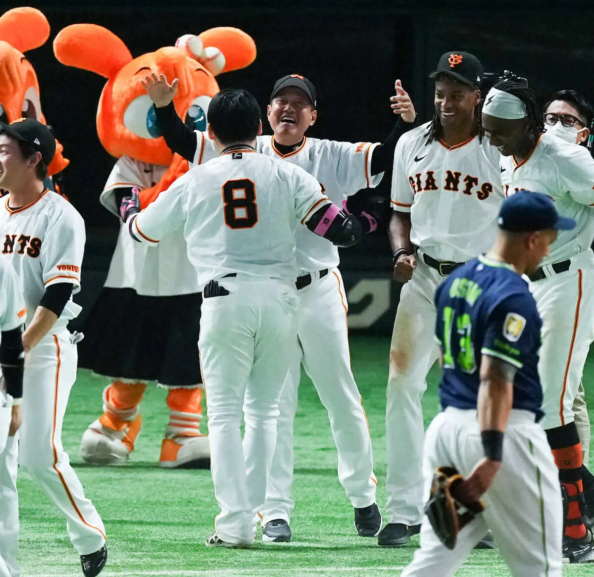 【画像・写真】巨人・丸が劇的サヨナラ弾　プロ16年目、253本目が初の劇弾　2戦連続の「ルーズベルトゲーム」制した