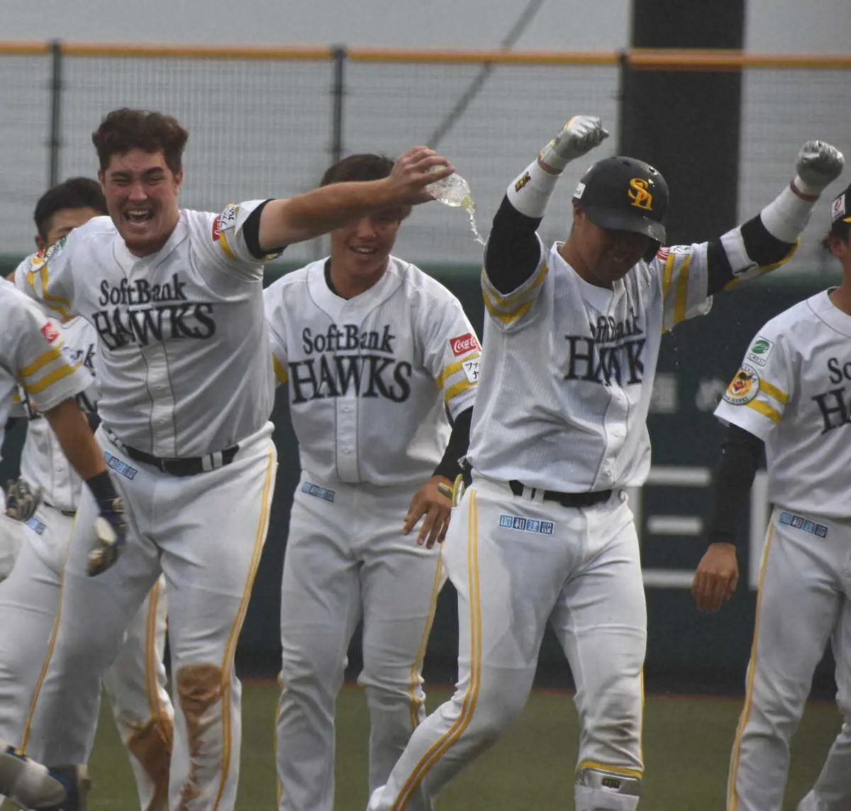 【画像・写真】ソフトバンク・ドラ6吉田が2軍の阪神戦で代打サヨナラ適時打！小久保2軍監督「大したものです」